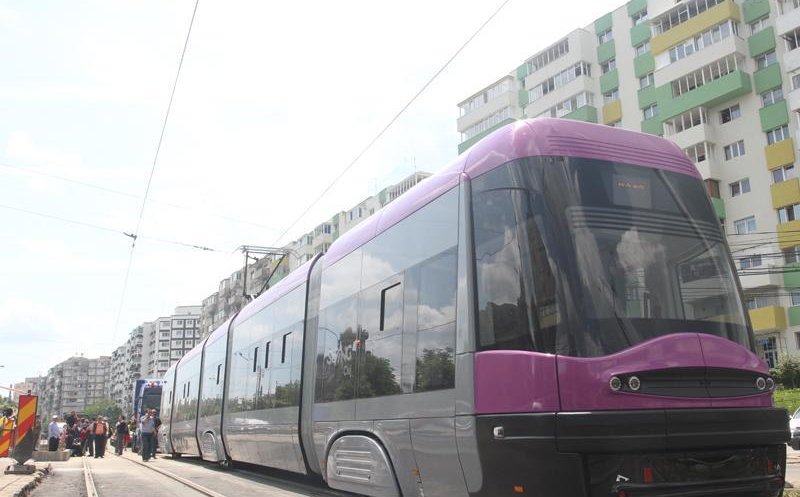 Până sapă metroul, clujenii îi cer lui Boc mai multe linii de tramvai