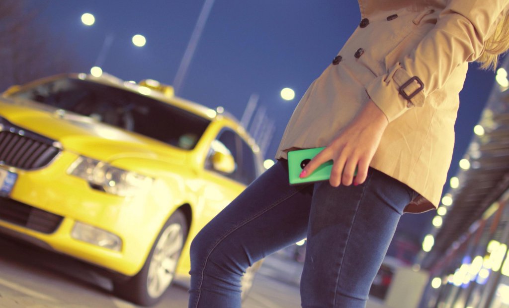 Telefon pierdut în taxi, recuperat cu ajutorul poliției. Unde l-au găsit