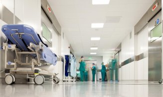 Fetiţă din Cluj, operată la o lună după ce şi-a rupt mâna. Medicii erau în concediu