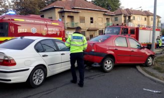 Mașină proiectată în stâlp pe Calea Turzii