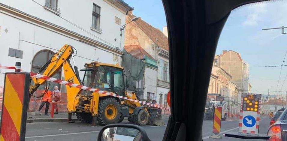 Prima poartă de intrare în oraşul medieval, "dezgropată" pe șantierul Ferdinand. Circulație auto, din 1 decembrie
