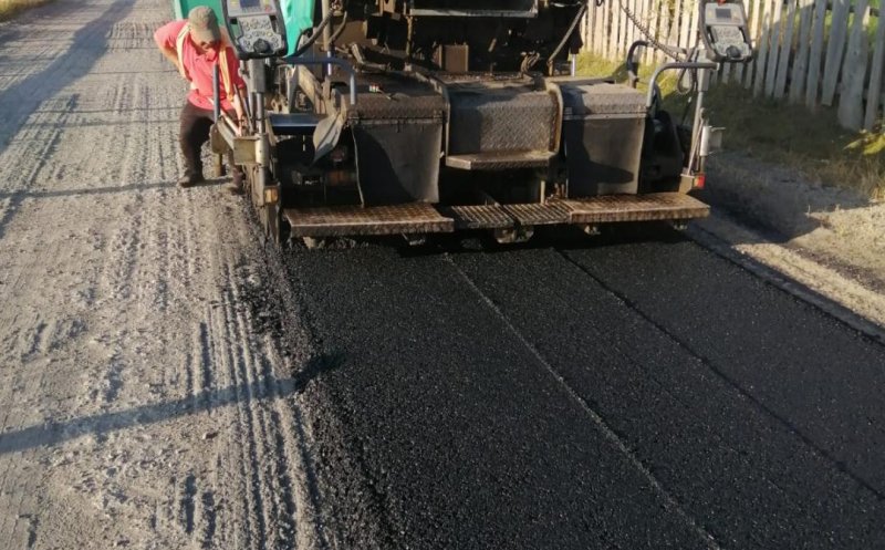 Asfalt pe un drum de munte din Cluj