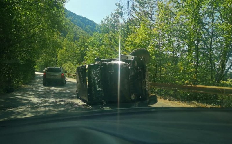 A treia mașină răsturnată la Cluj! Un autoturism de teren, la Tarnița