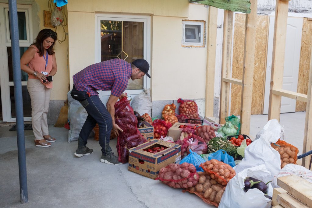 O tonă de legume şi fructe, donaţie pentru centrele de îngrijire din Cluj