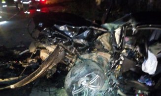 Accident grav într-o localitate din Cluj. Maşina praf, şoferul încarcerat