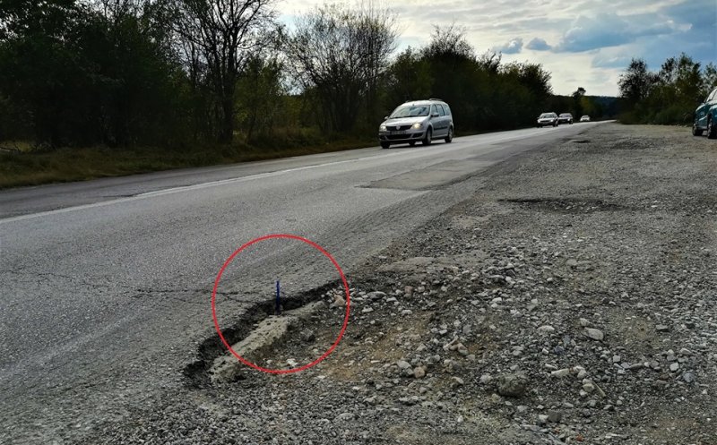 Groapa și pixul. DN paralel cu Lugoj-Deva, praf! "Șoferii sunt nevoiți să își riște viața și să-și facă praf mașinile"