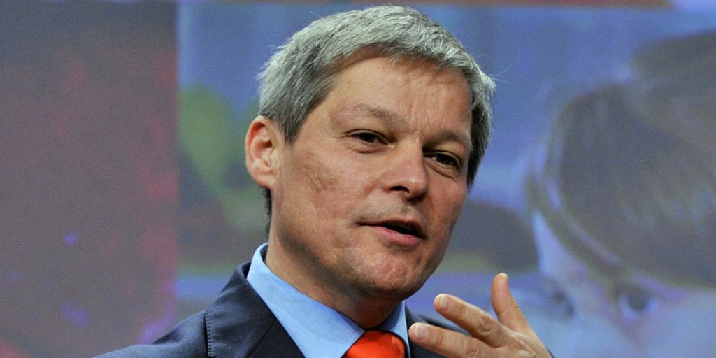 Cioloș a decis să o susțină pe candidata lui Macron în CE, deși e acuzată de corupție