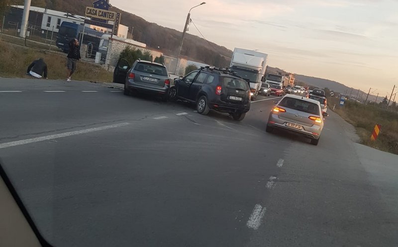 Două mașini au făcut "POC!" și au blocat traficul între Dej și Cluj