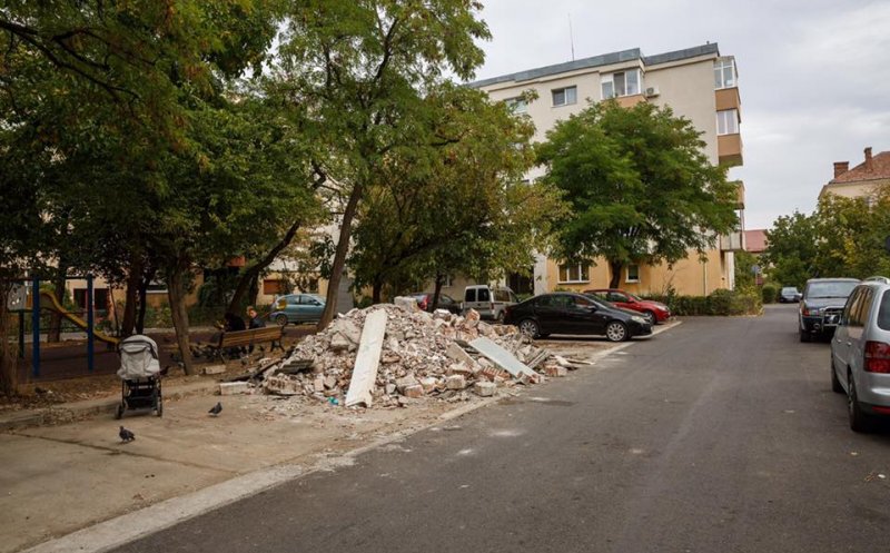 Clujenii din Gheorgheni și-au demolat de bună voie garajele.  Ce a rămas în urmă