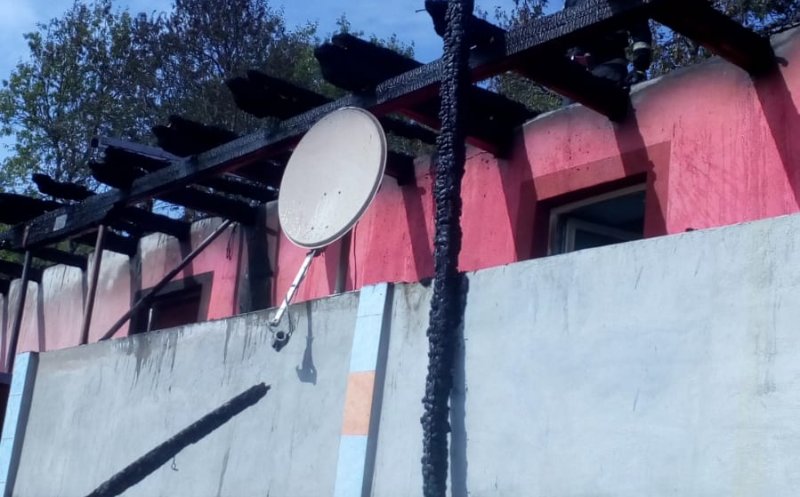 Un cablu defect a aprins o casă din Cluj