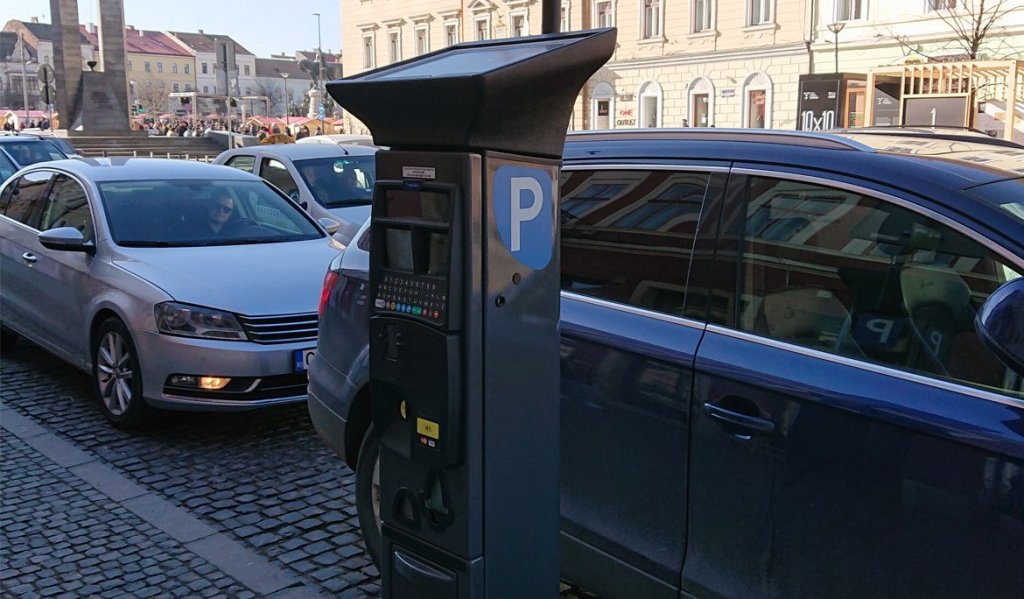 De ce "parchează" mașinile pe trotuare la Cluj