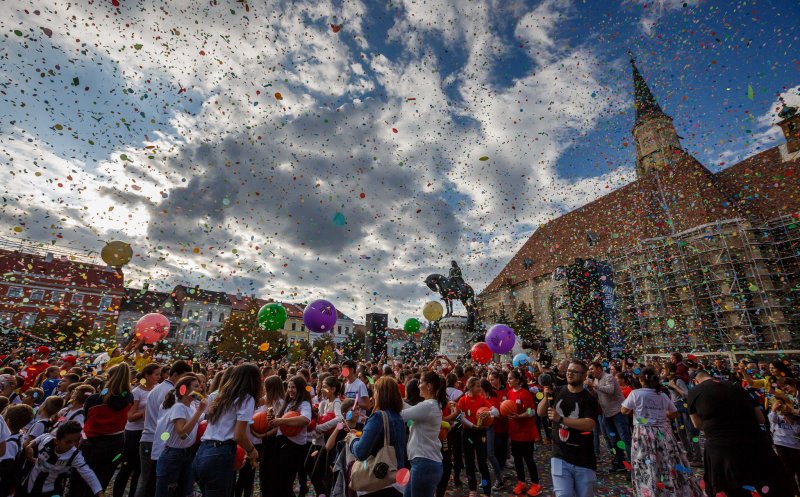 Cum a fost vineri la Zilele Clujului. Flash-mob, spectacol şi record în Piaţa Unirii