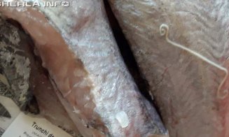Ofertă specială la un Lidl din Gherla: peşte cu viermi