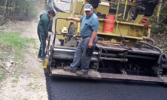 Atenţie, şoferi! Lucrări de asfaltare pe un drum turistic din Cluj