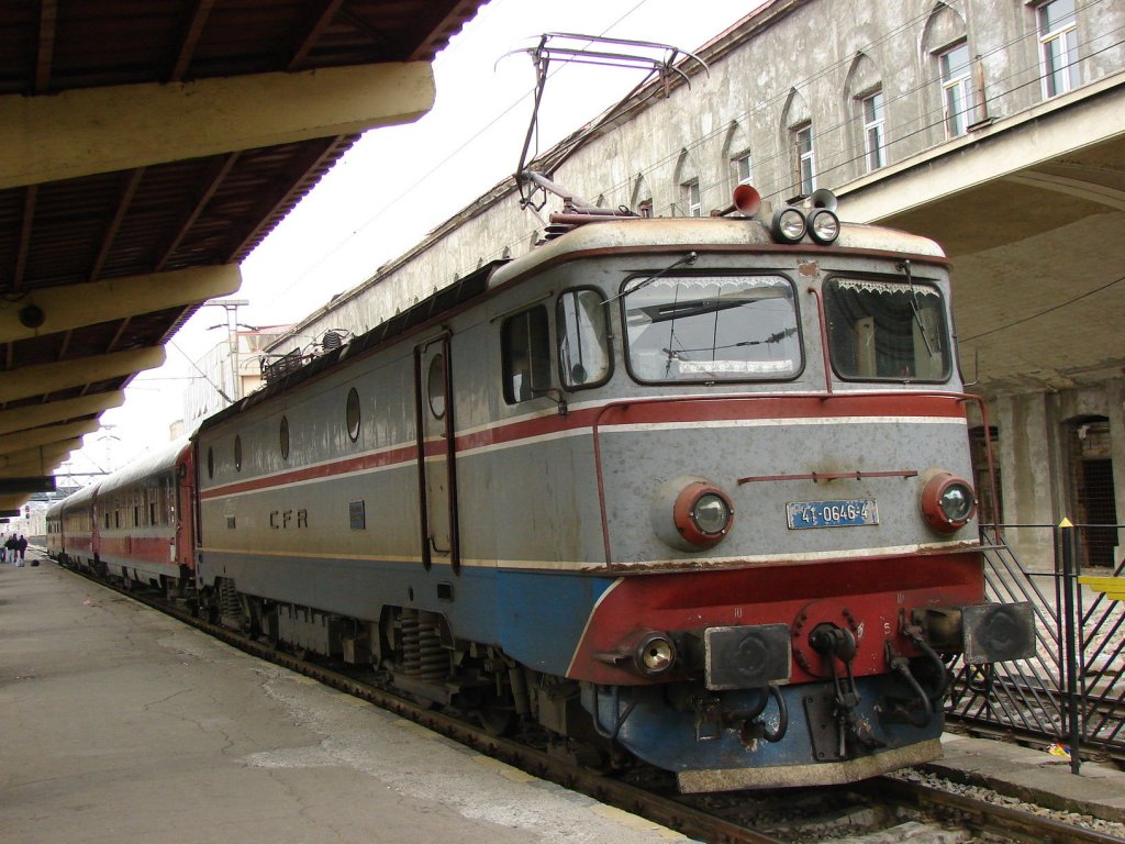 Trenurile “obosite” ale Clujului. Garniturile de călători rulează abia cu 40 km/h