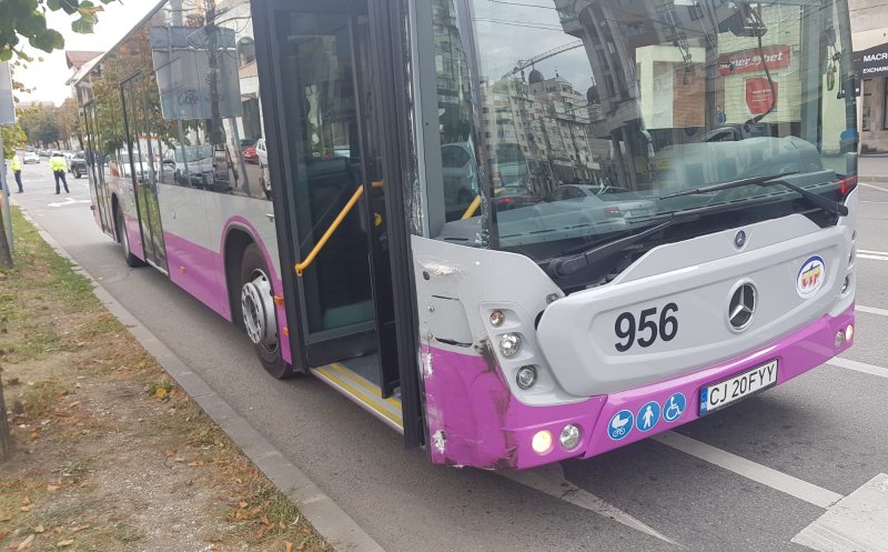 Accident între o mașină și un autobuz, în Gheorgheni. UPDATE: Un pasager a fost rănit