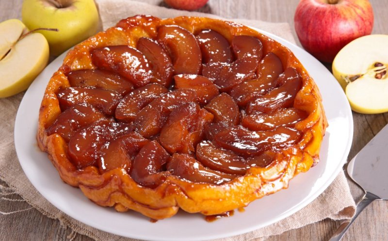 Cea mai gustoasă tartă cu mere, din doar 4 ingrediente