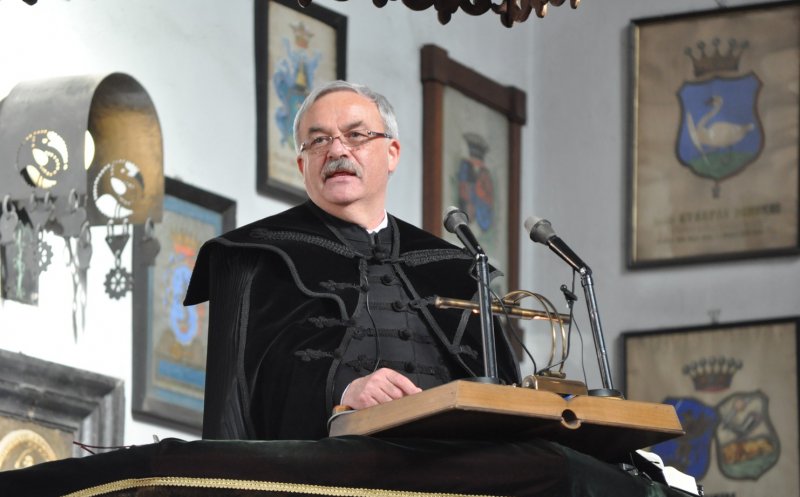 Episcopul Eparhiei Reformate de Ardeal: "Situaţia maghiarilor din Transilvania e similară copiilor cu părinţi divorţaţi - una vitregă"