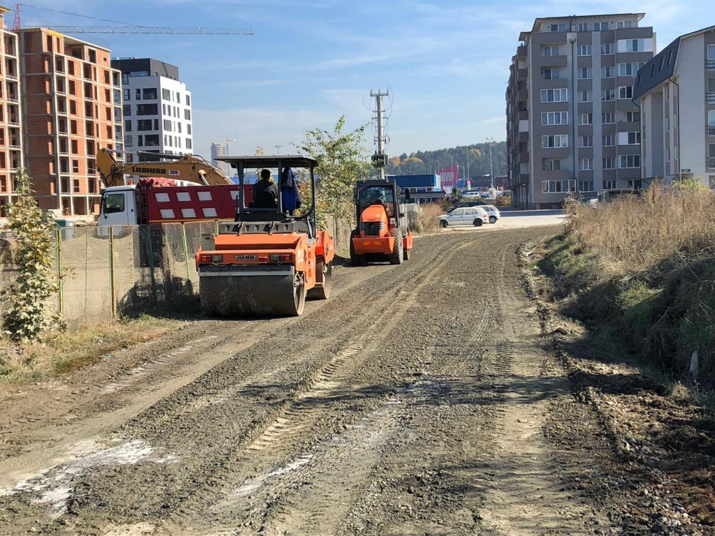 Dacă tot nu este centură, primarul Floreștiului repară strada de lângă mall, "o capcană" pentru șoferi în iernile trecute