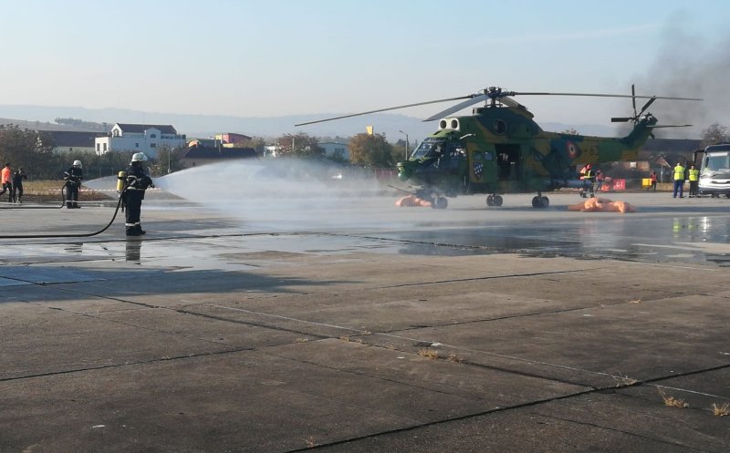 Exercițiu de amploare la aeroportul Cluj. Cum se intervine când o aeronavă se rupe în două și ia foc