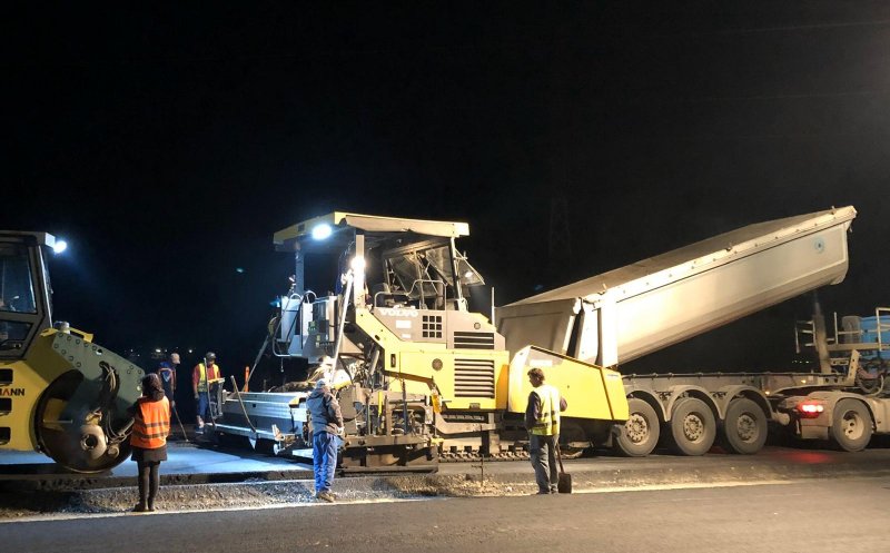 Grabă mare pe autostrada Sebeș - Turda! Asfaltul, turnat în toiul nopții