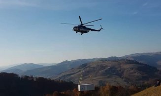 Locuință-container, pentru o familie sinistrată din Apuseni, transportată cu elicopterul de la Cluj