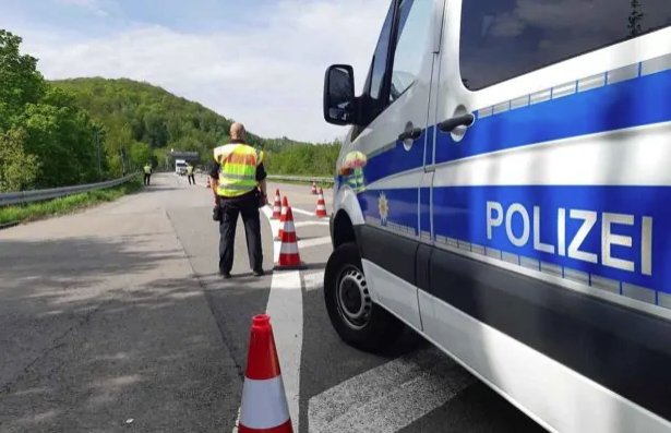 Șoferul unui TIR din Cluj a bătut măr un coleg bulgar pe o autostradă din Germania