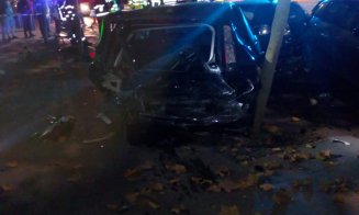 Accident GRAV în centrul Clujului! Patru maşini praf, patru tineri implicaţi, o tânără de 18 ani la spital