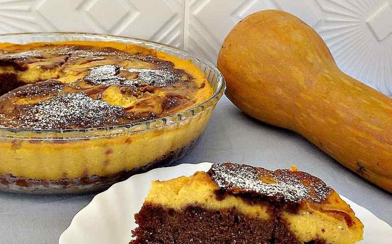 Dulce de toamnă. Prăjitură cu cremă de brânză, dovleac și ciocolată