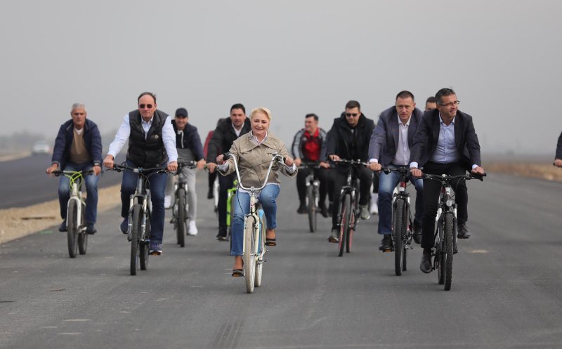 Dăncilă, pe centură cu bicicleta! Rareş Bogdan: "Trăzniţi în NATO, clarrrrr.....!"