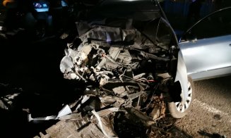 Accident frontal în Cluj! Un Volkswagen şi un BMW praf, doi răniţi