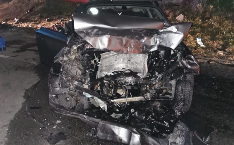 Accident frontal în Cluj! Un Volkswagen şi un BMW praf, doi răniţi