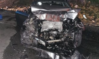 Accident frontal în Cluj! Un Volkswagen şi un BMW praf, doi răniţi