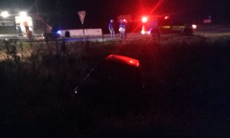 Mașină ieșită în decor, la Cluj. Două persoane au ajuns la spital
