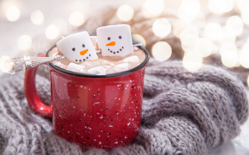 Începe sezonul ciocolatei calde! Cum să prepari cea mai delicioasă băutură de iarnă