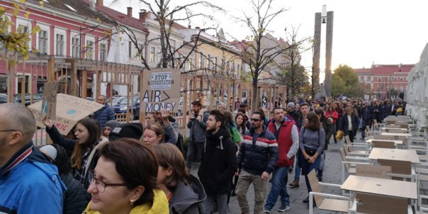 Marşul pentru Păduri. Sute de oameni au ieşit în stradă la Cluj-Napoca