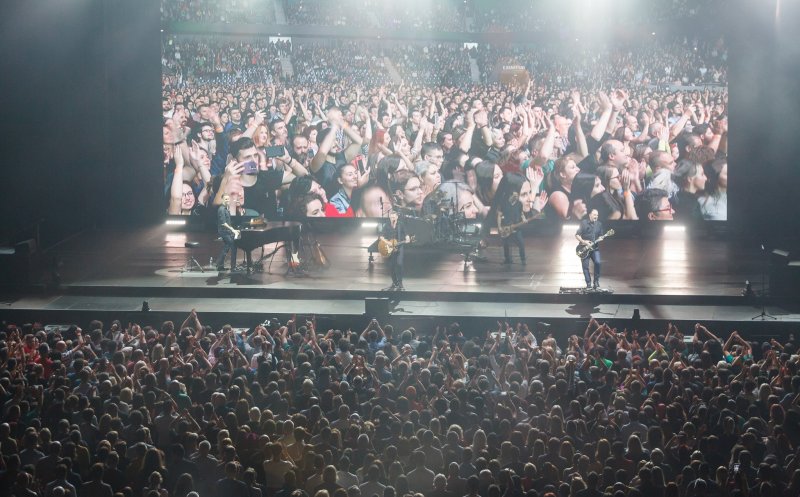 10.000 de clujeni au cântat “It’s Only Love”, “Summer of ’69” sau “All for Love”. Alături de Bryan Adams