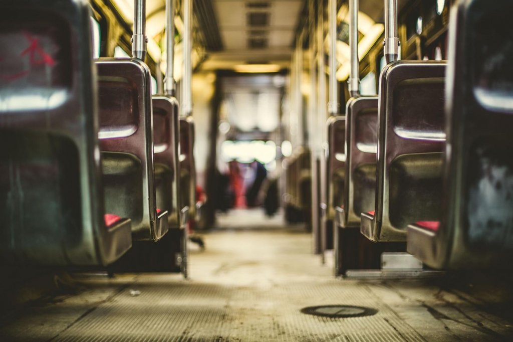 Începe eliberarea de abonamente de transport pentru persoanele cu dizabilități și refugiați