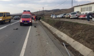 Accident pe centura Apahida: Două persoane la spital, o mașină zob, una-n șanț