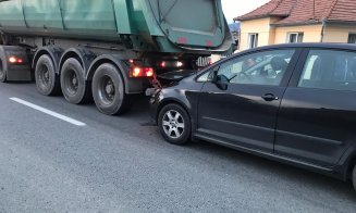 Accident în lanț pe un drum din Cluj. O persoană a fost rănită