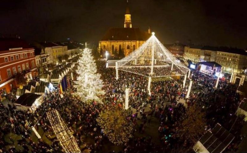 S-a deschis Târgul de Crăciun din Piața Unirii. Emil Boc a aprins luminile cu telefonul