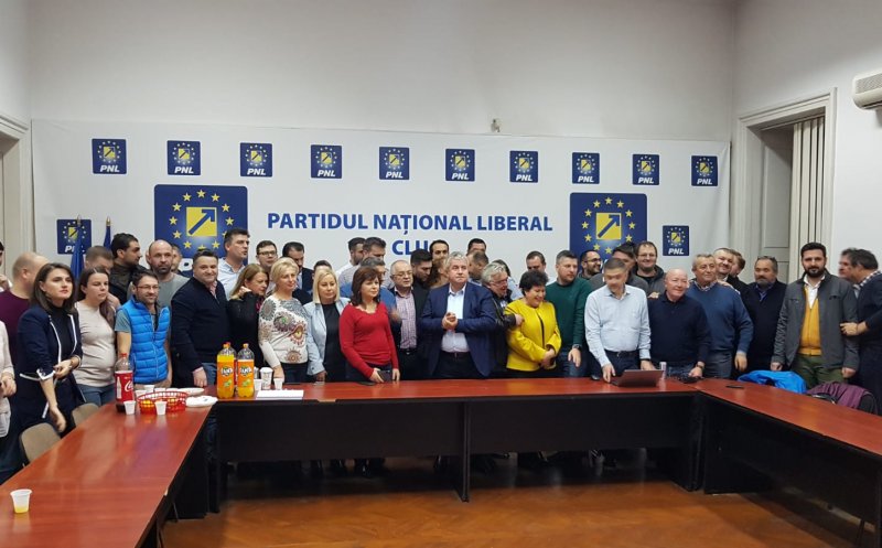 Sărbătoare la sediul PNL Cluj după rezultatele exit poll. Buda: "Este un vot care ne obligă foarte mult"