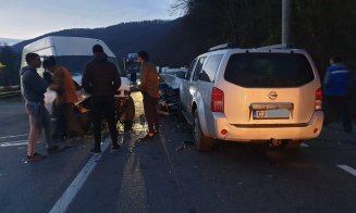 Accident cu trei mașini pe Cluj-Oradea. Patru răniți, printre care și un copil de 3 ani