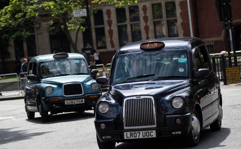 Încă o lovitură pentru taximetrişti! După Uber şi Bolt, BlackCab revine pe piaţa din Cluj