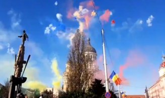 1 Decembrie. Artificii curcubeu şi tricolor uriaş în Avram Iancu