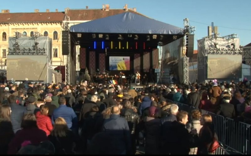 1 Decembrie. LIVE Regal folcloric în Unirii. Deseară se aprind luminile de Crăciun