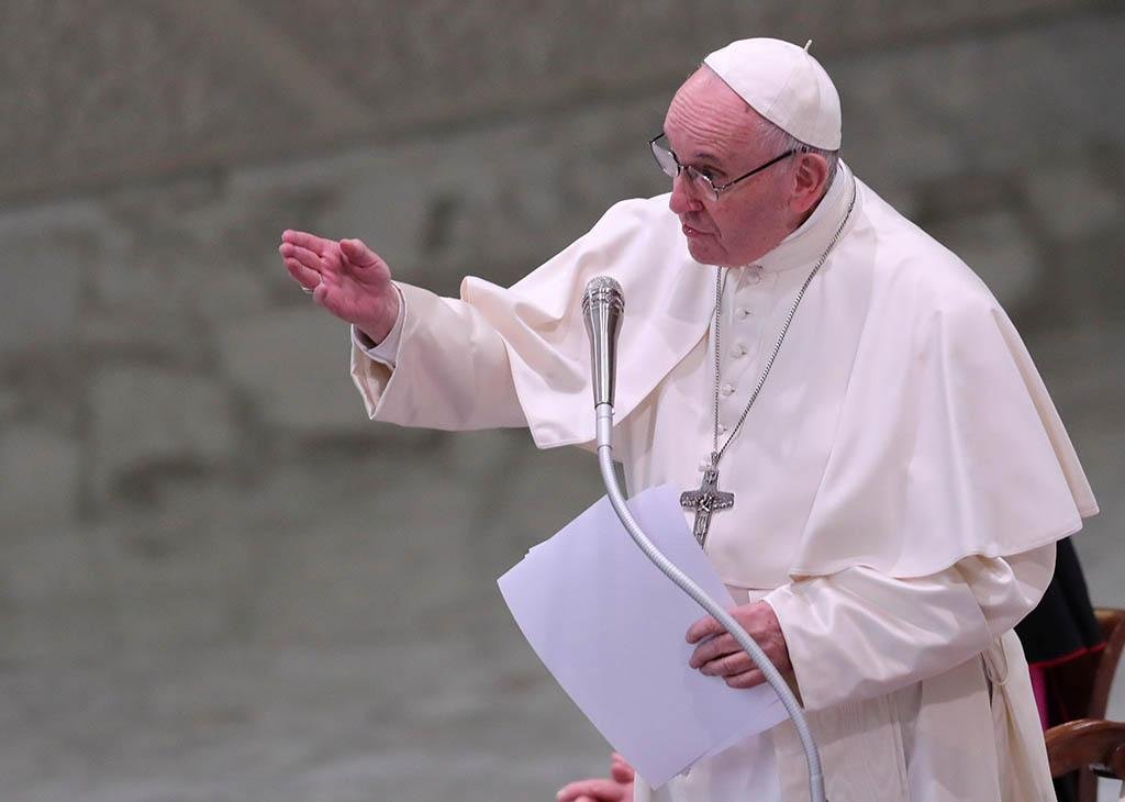 Papa a avertizat asupra nebuniei cumpărăturilor din decembrie: „Virus care atacă credinţa la rădăcini”