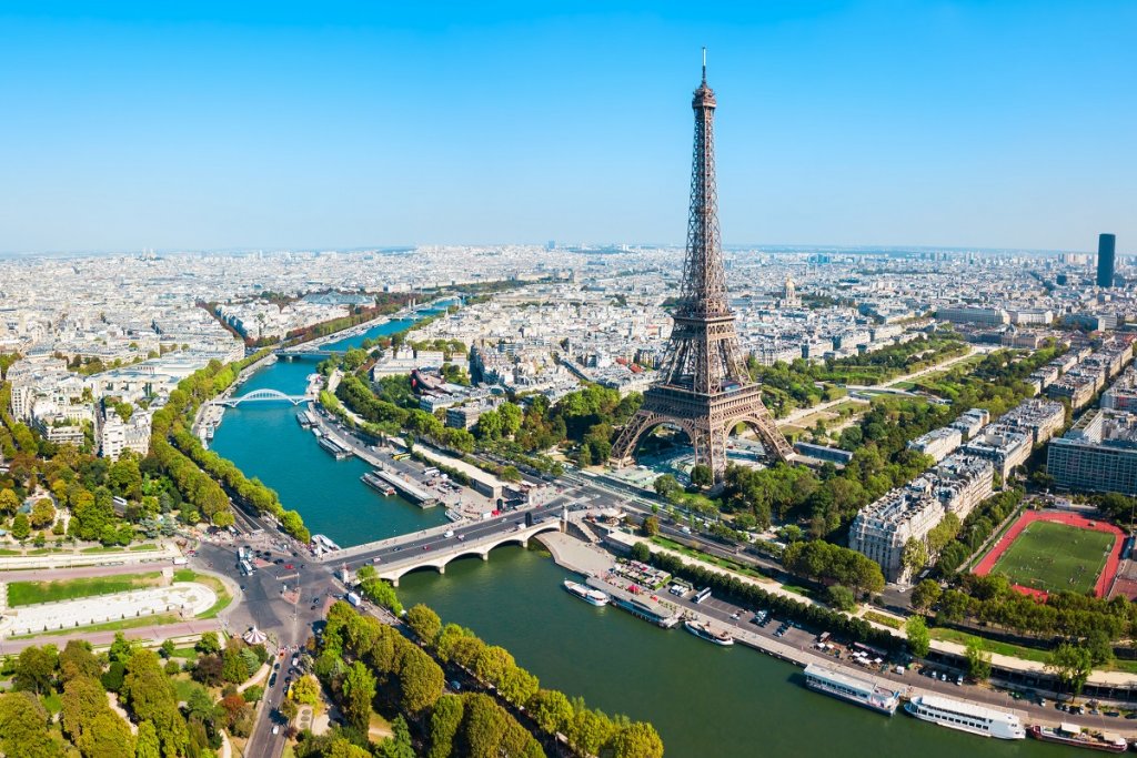 Sărbători la Paris? Atenționare de călătorie în Franța
