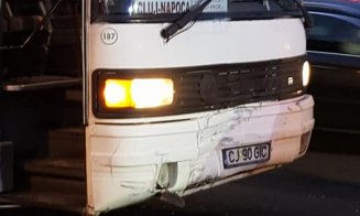Accident cu autobuz pe Calea Florești. Un copil și un bărbat, transportați la spital