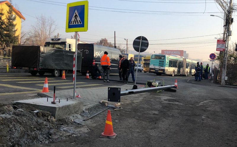 Se pregăteşte unda verde în Baciu!  S-a instalat semaforul inteligent de la Petrom